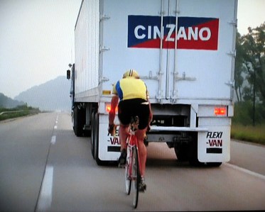 Cyclist drafting lorry